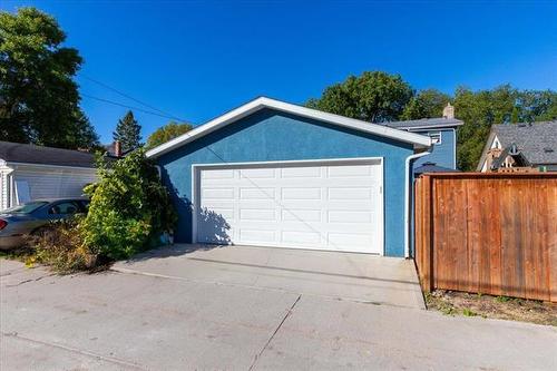 80 Braemar Ave, Winnipeg, MB 