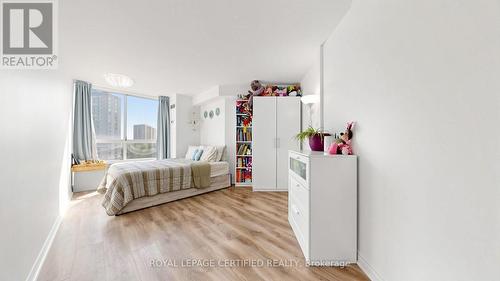 802 - 3650 Kaneff Crescent, Mississauga, ON 