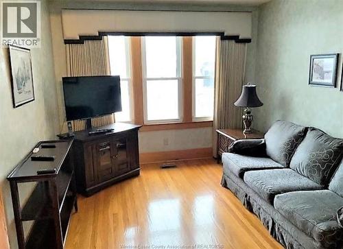 972 PARENT , Windsor, Ontario N9A 2E3 5