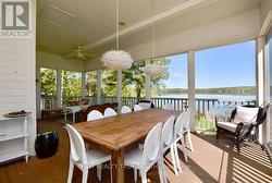 Expansive decking with multiple areas to relax - 