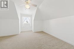 Loft level bedroom - 