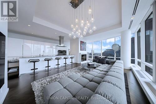 5508 - 180 UNIVERSITY AVENUE , Toronto, Ontario M5H 0A2 2