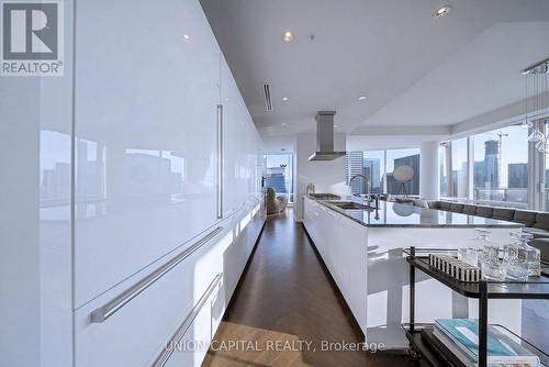 5508 - 180 UNIVERSITY AVENUE , Toronto, Ontario M5H 0A2 4