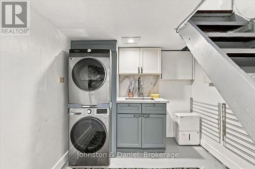 118 Merrill Avenue E, Toronto, ON 