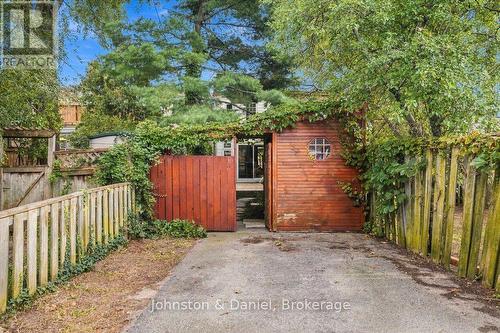 118 Merrill Avenue E, Toronto, ON 