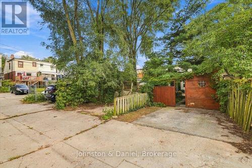 118 Merrill Avenue E, Toronto, ON 