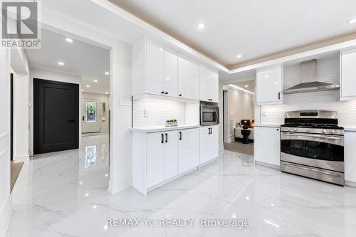4 Simmons Crescent, Aurora, ON 