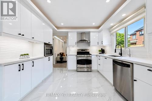 4 Simmons Crescent, Aurora, ON 