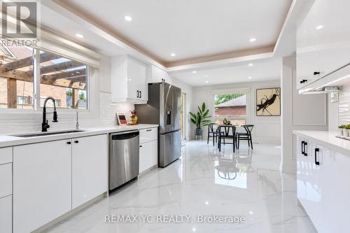 4 Simmons Crescent, Aurora, ON 