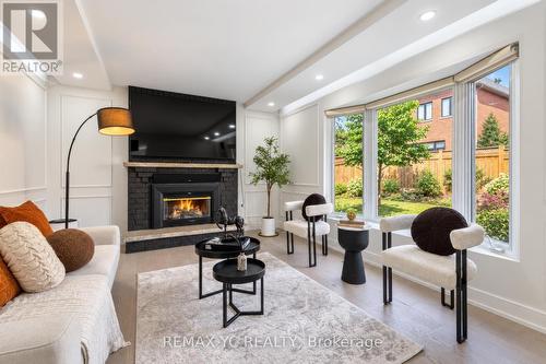 4 Simmons Crescent, Aurora, ON 