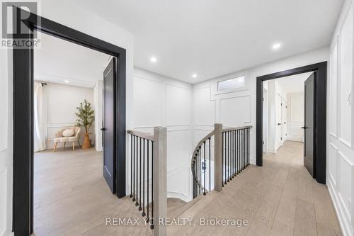 4 Simmons Crescent, Aurora, ON 