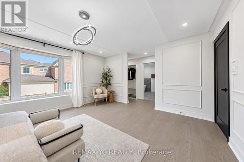 4 Simmons Crescent, Aurora, ON 