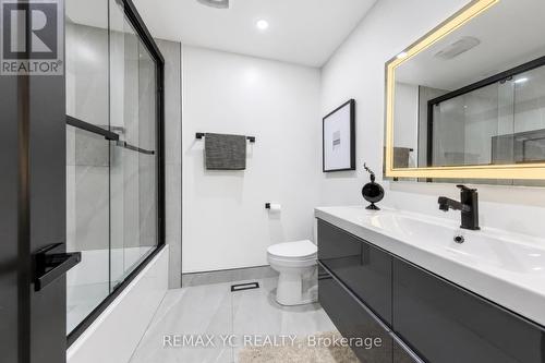 4 Simmons Crescent, Aurora, ON 