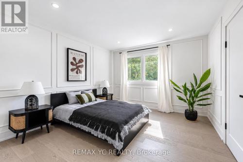 4 Simmons Crescent, Aurora, ON 