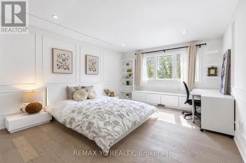 4 Simmons Crescent, Aurora, ON 