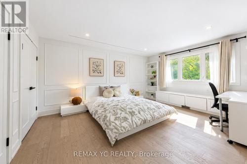 4 Simmons Crescent, Aurora, ON 