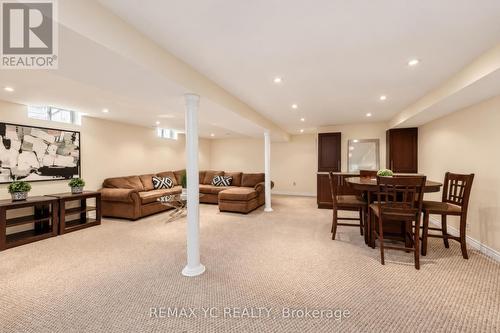 4 Simmons Crescent, Aurora, ON 