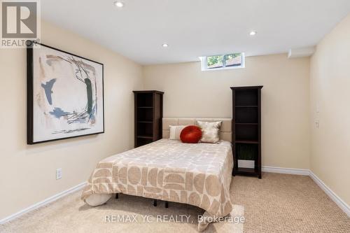 4 Simmons Crescent, Aurora, ON 