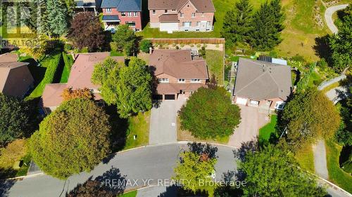 4 Simmons Crescent, Aurora, ON 