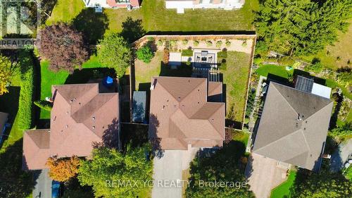 4 Simmons Crescent, Aurora, ON 