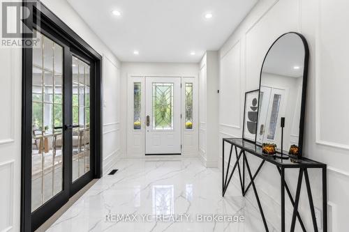 4 Simmons Crescent, Aurora, ON 