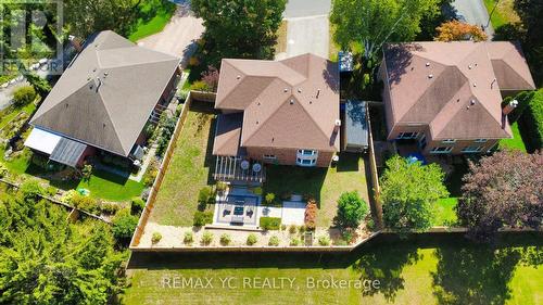 4 Simmons Crescent, Aurora, ON 