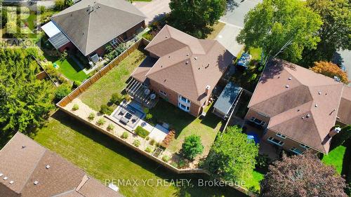 4 Simmons Crescent, Aurora, ON 
