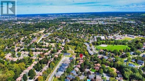 4 Simmons Crescent, Aurora, ON 