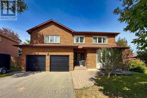 4 Simmons Crescent, Aurora, ON 