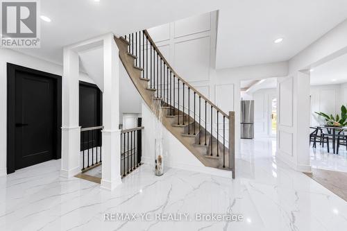 4 Simmons Crescent, Aurora, ON 