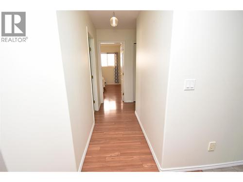 Hallway to bedrooms - 5309 21 Street, Vernon, BC 