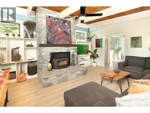 2475 Dunsmuir Road, Kelowna, BC 