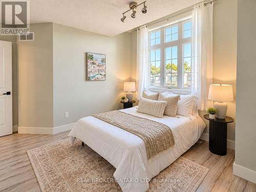 22 Queensway Drive, Strathroy-Caradoc (Se), ON 