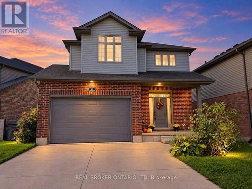 22 Queensway Drive, Strathroy-Caradoc (Se), ON 
