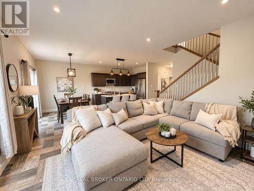 22 Queensway Drive, Strathroy-Caradoc (Se), ON 