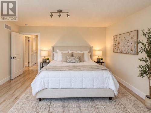 22 Queensway Drive, Strathroy-Caradoc (Se), ON 