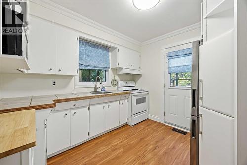819 Elizabeth Avenue, Sarnia, ON 