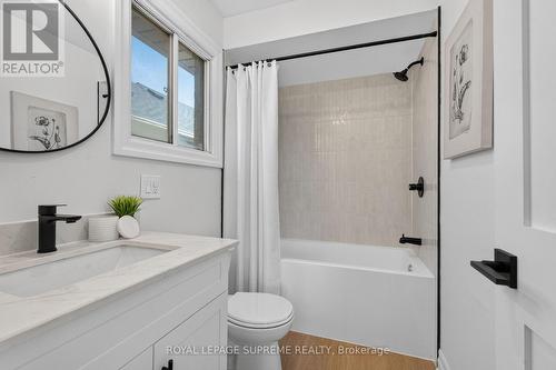 Primary Ensuite - 1967 Parkside Drive, Pickering, ON 