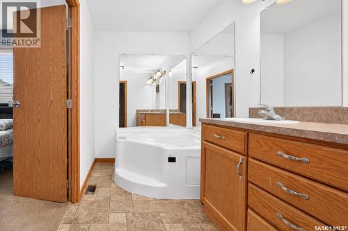 J5 1295 9Th Avenue Ne, Moose Jaw, SK 
