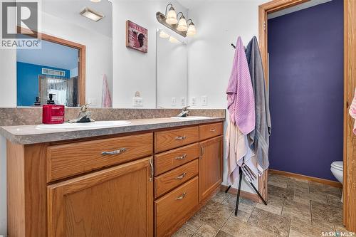 J5 1295 9Th Avenue Ne, Moose Jaw, SK 
