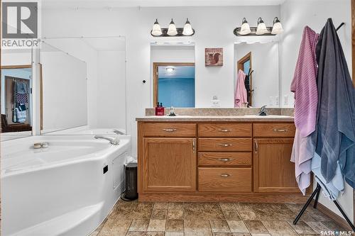 J5 1295 9Th Avenue Ne, Moose Jaw, SK 