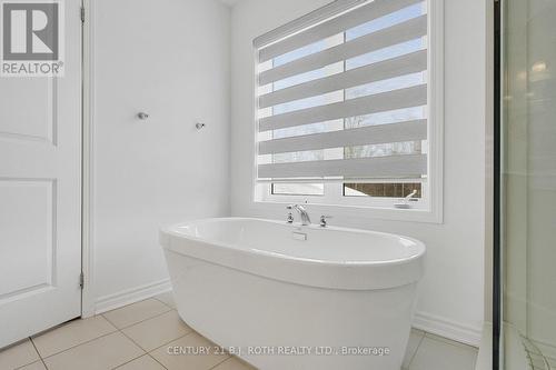 Primary Bedroom - Soaker Tub - 22 Dyer Crescent, Bracebridge, ON 