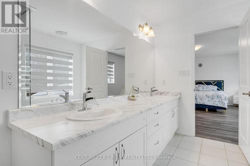 Primary Bedroom En-Suite Featuring Double Vanity - 22 Dyer Crescent, Bracebridge, ON 