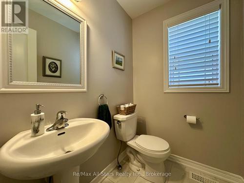 9 Briarwood Avenue, Kawartha Lakes (Lindsay), ON 