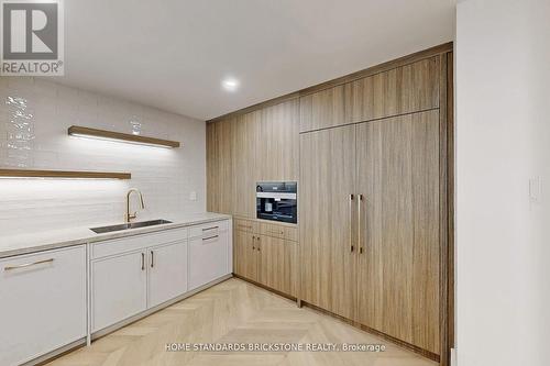 1009 - 110 Bloor Street W, Toronto, ON 