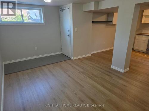 LOWER - 35 OAK STREET , Barrie, Ontario L4M 3V3 3