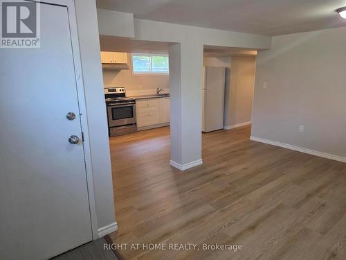 LOWER - 35 OAK STREET , Barrie, Ontario L4M 3V3 5