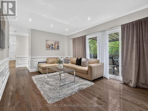 1302 Hillview Crescent, Oakville, ON 