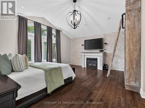 1302 Hillview Crescent, Oakville, ON 