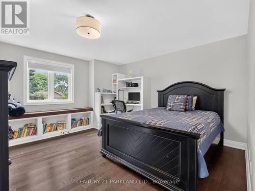 1302 Hillview Crescent, Oakville, ON 